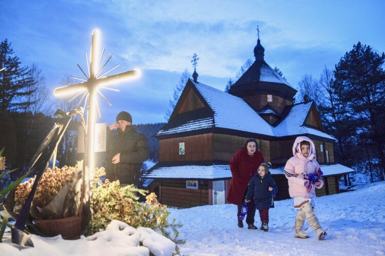 Christians focus on Christmas in troubled world
